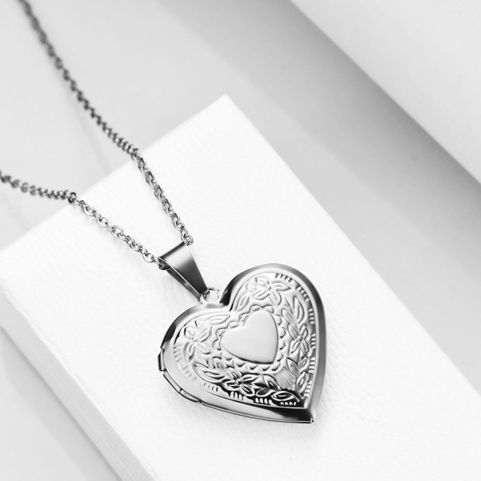 Amazon New Stainless Steel Personalized Heart Pattern Openable Photo Frame Commemorative Titanium Steel Pendant 18K P...