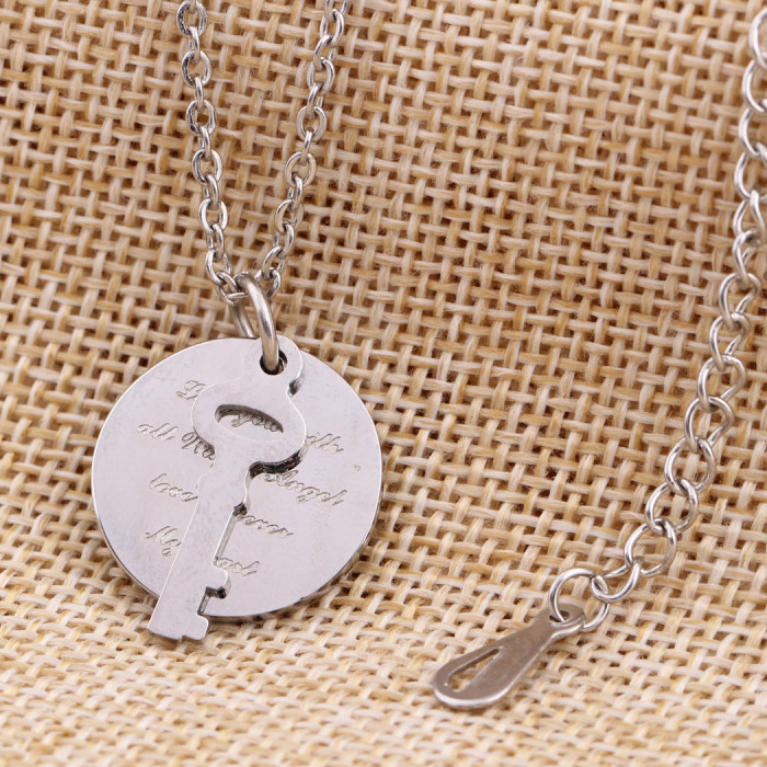 Amazon INS 40MM Simple Creative Rose Gold Couple Key Titanium Steel Collarbone Letter Necklace Wholesale