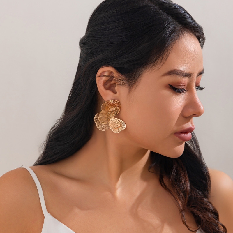 European and American Cross-Border Jewelry High-End Hollow Ginkgo Leaf Earrings Fashion Evening Large Petal Metal Earrings