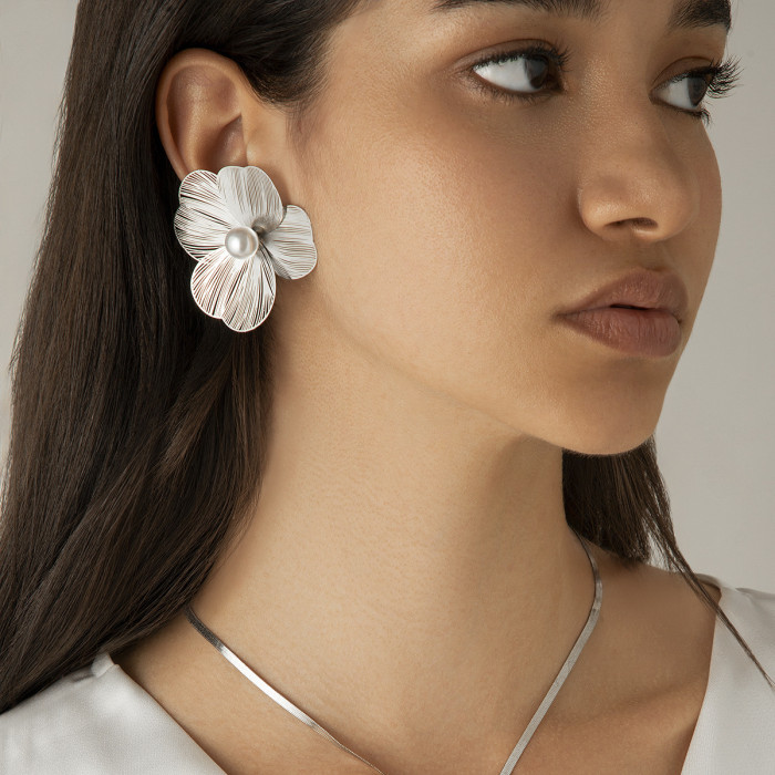 European and American Cross-Border Metal Texture Three-Dimensional Ginkgo Leaf Flower Earrings Sweet Cool Versatile Imitation Pearl Tassel Ear Jewelry