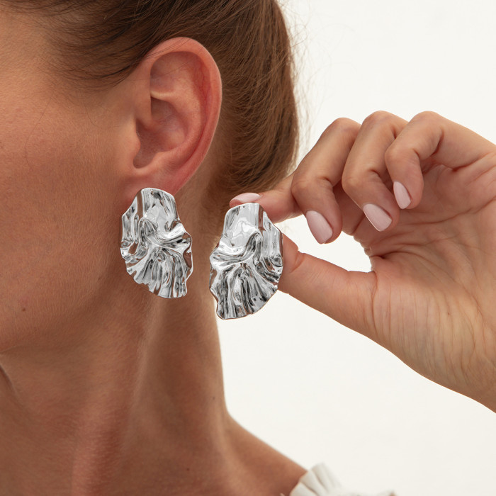 European and American Earrings Simple Elegant Business Pleated Design Stud Earrings for Women Niche Rose Minimalist Style Ear Jewelry
