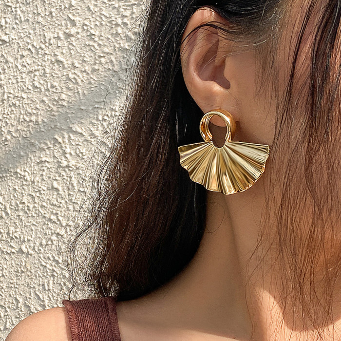 Punk Metal Style Ginkgo Leaf Earrings Gold Color Ear Jewelry Stud Earrings for Women Trendy Simple Tree Leaf Earrings
