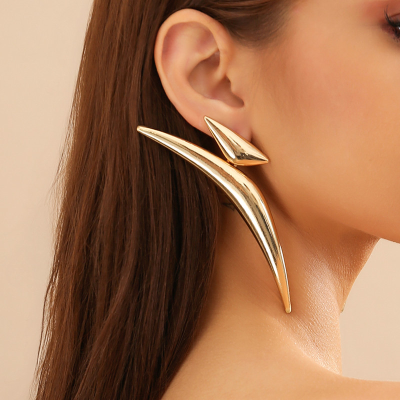 European and American Style Exaggerated Geometric Triangle Bent Tube Personality Earrings Cross-Border Hot Selling Simple Design Sense Pointed Earrings Jewelry