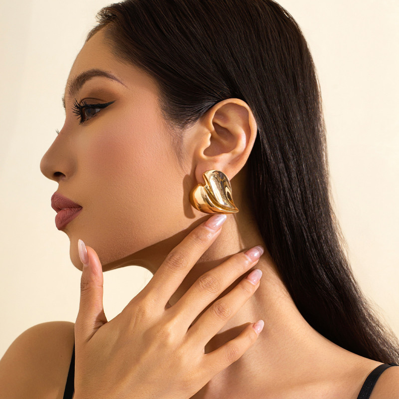 European and American Cross-Border Jewelry Exaggerated Photosensitive Surface Heart Alloy Earrings Unique Irregular Square Wrinkled Earrings