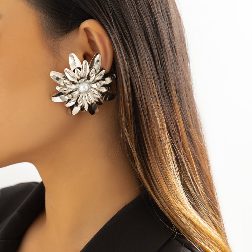 European and American Cross-Border Jewelry Personality Trendy Chrysanthemum Petal Design Exaggerated Earrings Niche Retro Pearl Earrings