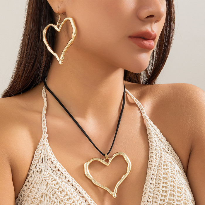 European and American Cross-Border Jewelry Simple Adjustable Velvet Wax Thread Necklace Exaggerated Sweet Cool Big Heart Choker for Women