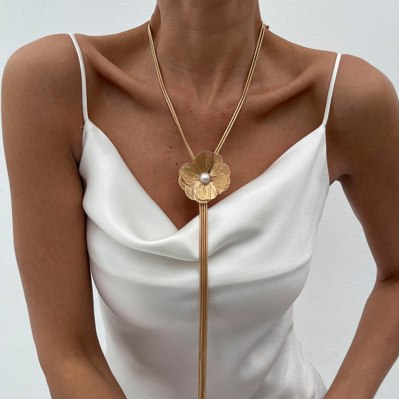 European and American Cross-Border Jewelry Fashion Pearl Small Flower Round Snake Chain Necklace High-End Metallic Tassel Long Clavicle Chain
