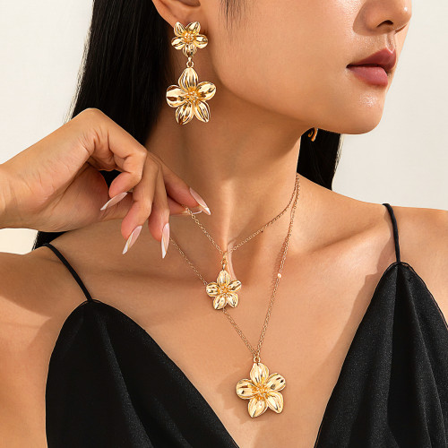 European and American Cross-Border Jewelry Design Sense Striped Flower Pendant Necklace French Double-Layer Alloy Collarbone Chain Set