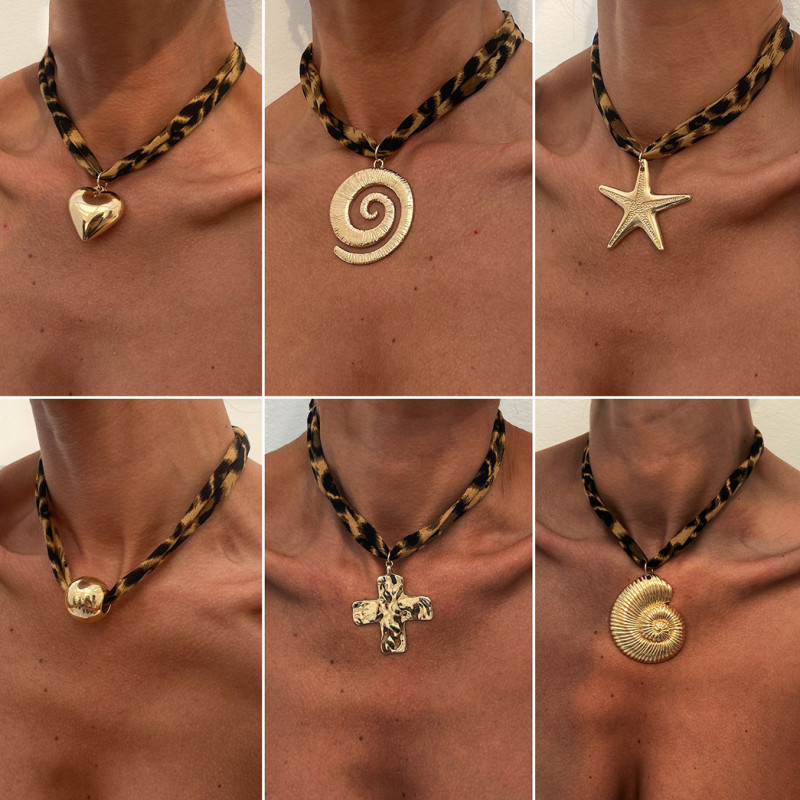 Europe and America Cross Border Ornament High-Grade Beach Series Pendant Necklace Sexy Leopard Print Love Alloy Clavicle Chain
