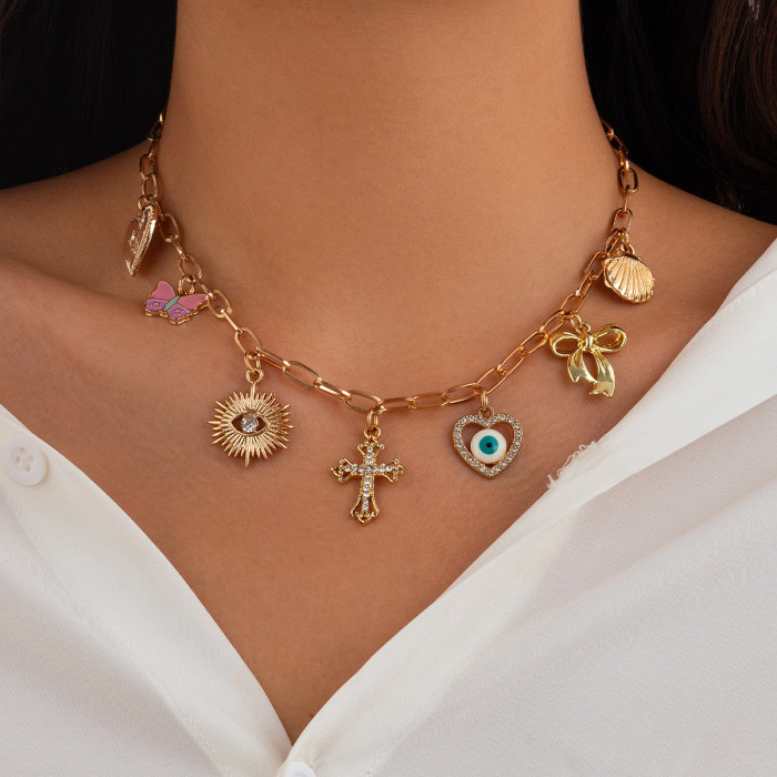 Jewelry Sweet Style Flower Irregular Necklace Elegant Fresh Strawberry Alloy Collarbone Chain for Women