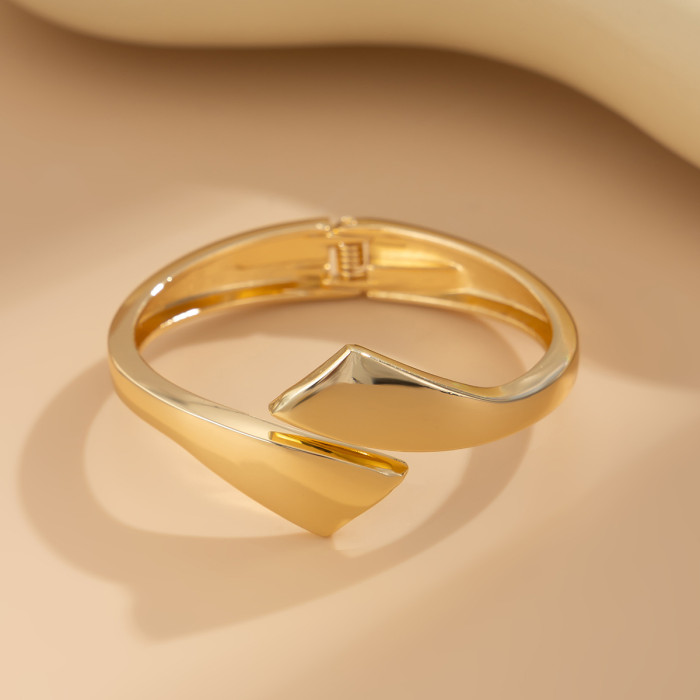 European and American Cross-Border Jewelry Fashion Photosensitive Alloy Bracelet Light Luxury Water Drop Geometric Bracelet Set