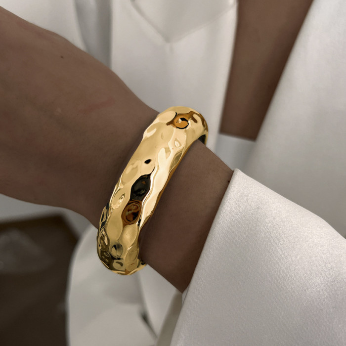Jewelry Fashion Round Wide Pattern Spring Bracelet High-End Niche Irregular Alloy Bracelet