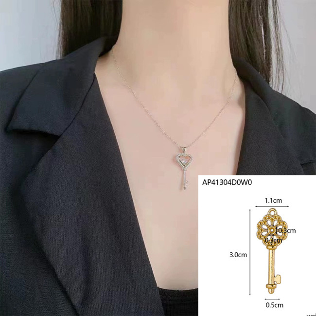 New Heart Key Necklace for Women, Light Luxury, High-End Feel, Simple Niche, Trendy Versatile Jewelry Wholesale