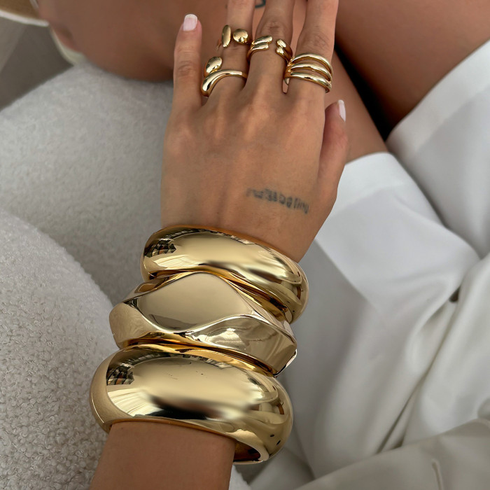 Trendy Exaggerated Geometric Bracelet with Spring Clasp, Popular on Instagram, Unique Design Sense, Open Bangle