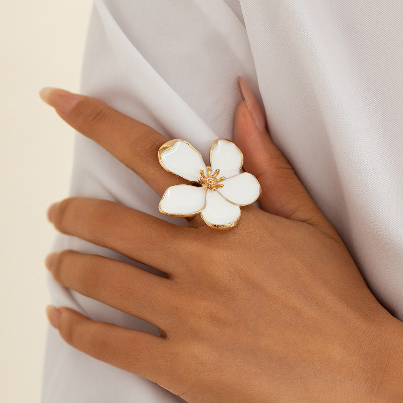 European and American Cross-Border Jewelry Personality Oil Drop Five-Petal Flower Three-Dimensional Ring Exaggerated Metallic Starfish Pearl Ring