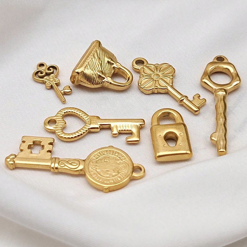 New Heart Key Necklace for Women, Light Luxury, High-End Feel, Simple Niche, Trendy Versatile Jewelry Wholesale