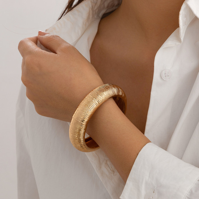 European and American Bracelet Cross-Border Exaggerated Leaves Glossy Bracelet Irregular with Personality Stripes Opening Bracelet Ornament