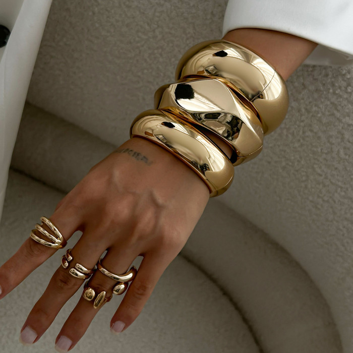 Trendy Exaggerated Geometric Bracelet with Spring Clasp, Popular on Instagram, Unique Design Sense, Open Bangle