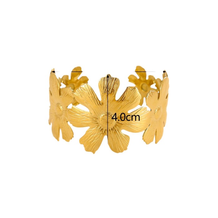 European and American Hot Selling Fashionable Small Exquisite Retro Hollow Pattern Elegant Women's Stainless Steel Gold Bracelet Series