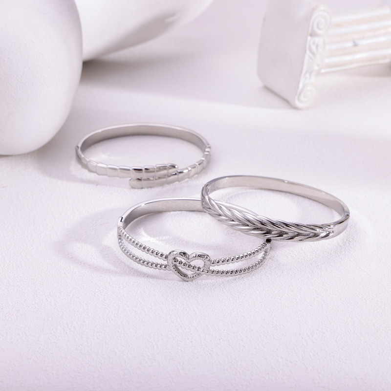 Cross-border European and American Retro Elegant Fashion Irregular Hydraulic Buckle Titanium Steel Bracelet for Women