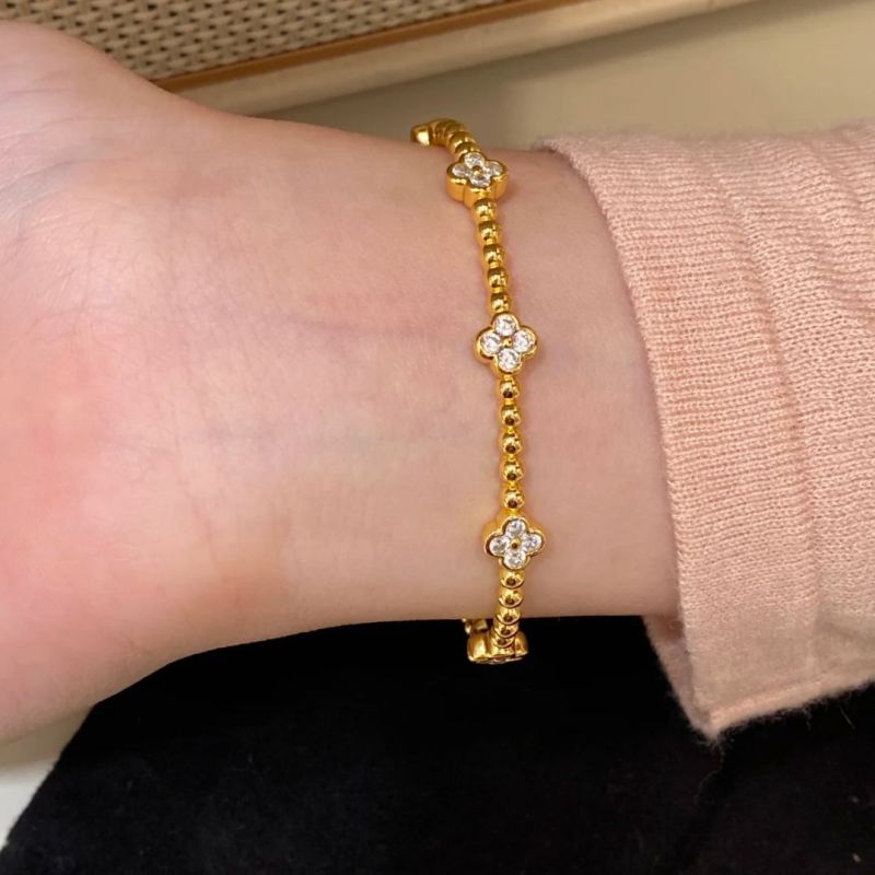 Light Luxury Style Fortune Pearl Four-Leaf Flower Bracelet for Women Elegant Exquisite Inlaid Zircon Design Versatile Personality Open Bracelet