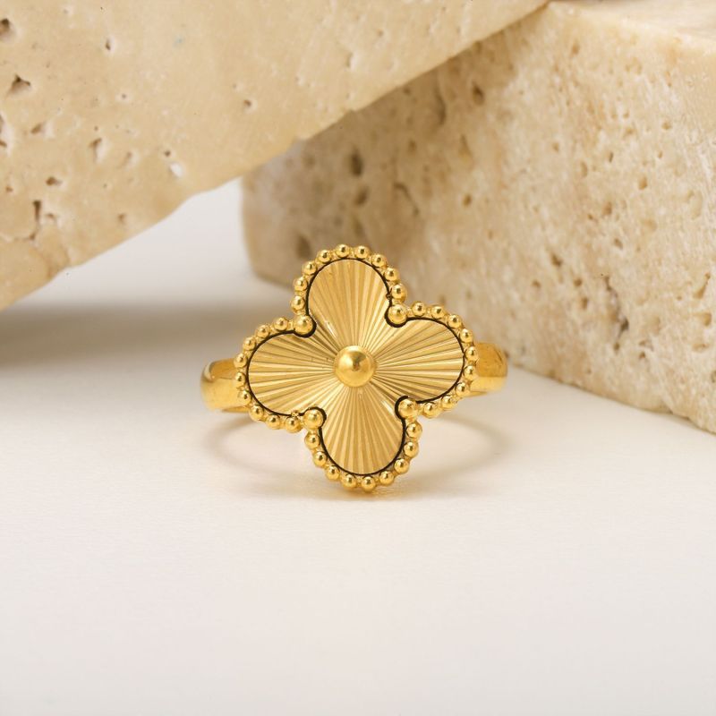 Light Luxury High-End Fashion Trend Four-Leaf Clover 18K Gold Ring Closed Titanium Steel Ring Simple Design Wholesale