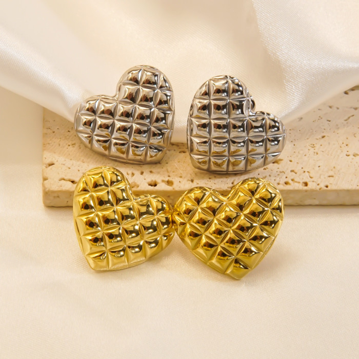 European and American Style Stainless Steel Diamond Pattern Heart-shaped Earrings Ins Internet Celebrity Same Style Anti-fading Grid Heart-shaped Stud Earrings