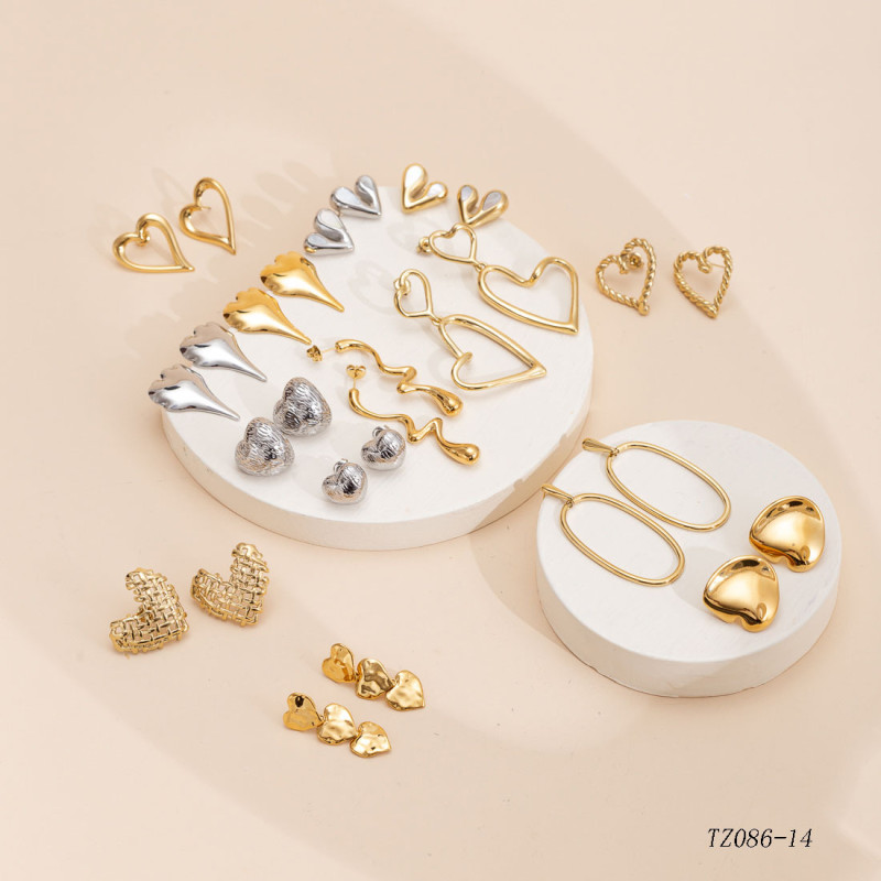 European and American Cross-Border Hot Sale Heart Shaped Shiny Stainless Steel Earrings Personality Small Exquisite Heart-Shaped Stud Earrings Wholesale