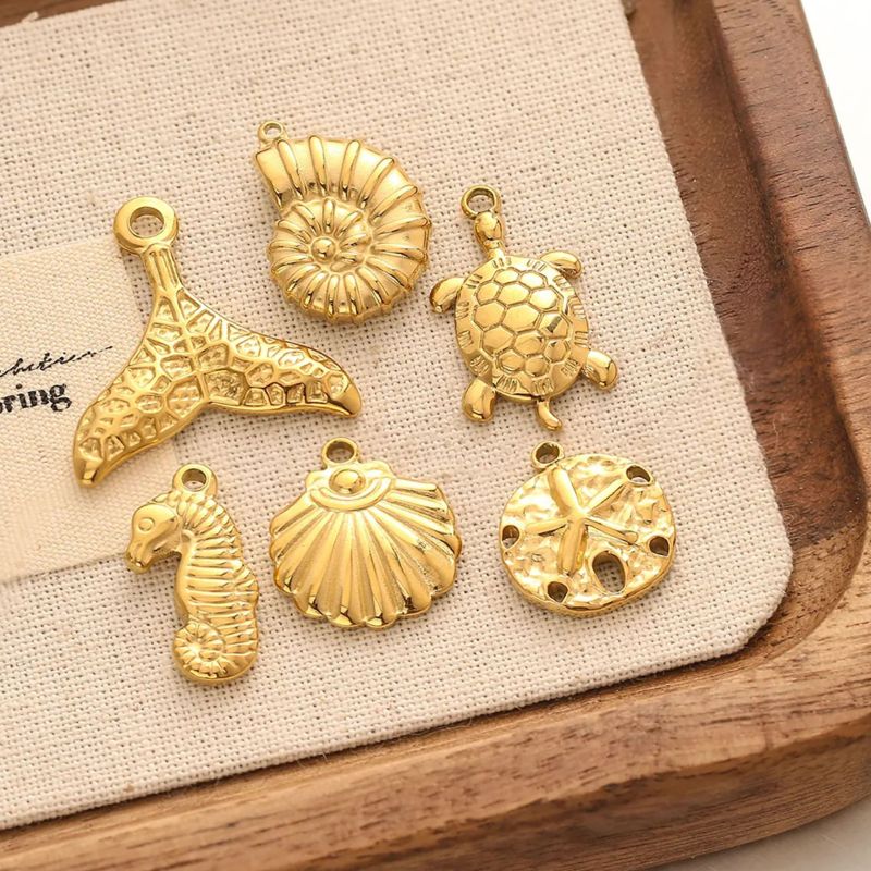 INS Jewelry Women Fashion Stainless Steel Pendant Personality Hollow Fish Tail Necklace Gold Electroplated Titanium Steel Jewelry