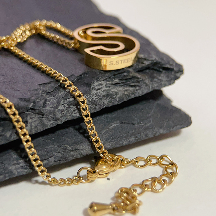26 Letter Necklace for Women Stainless Steel Initial Pendant Light Luxury High-End Gold Clavicle Chain