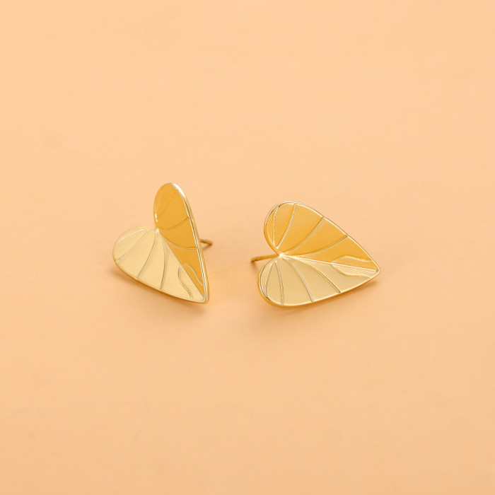 French Retro Hot-Selling Ins Style High-End Irregular Heart-Shaped Earrings for Women Unique and Versatile Wholesale Earrings