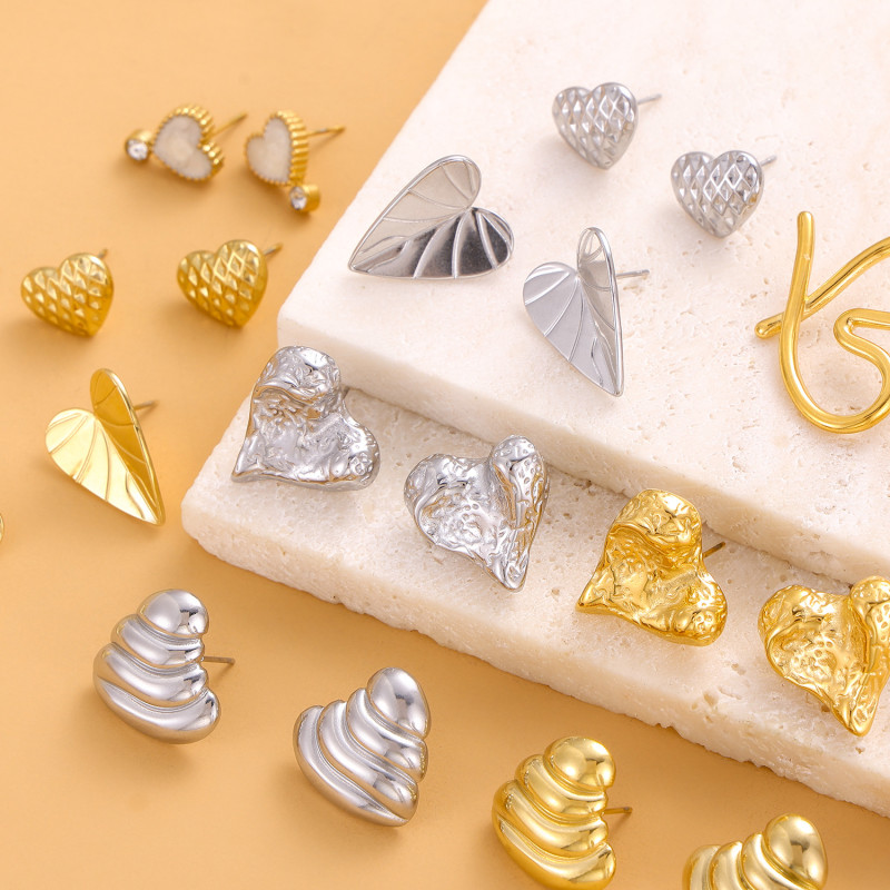 French Retro Hot-Selling Ins Style High-End Irregular Heart-Shaped Earrings for Women Unique and Versatile Wholesale Earrings