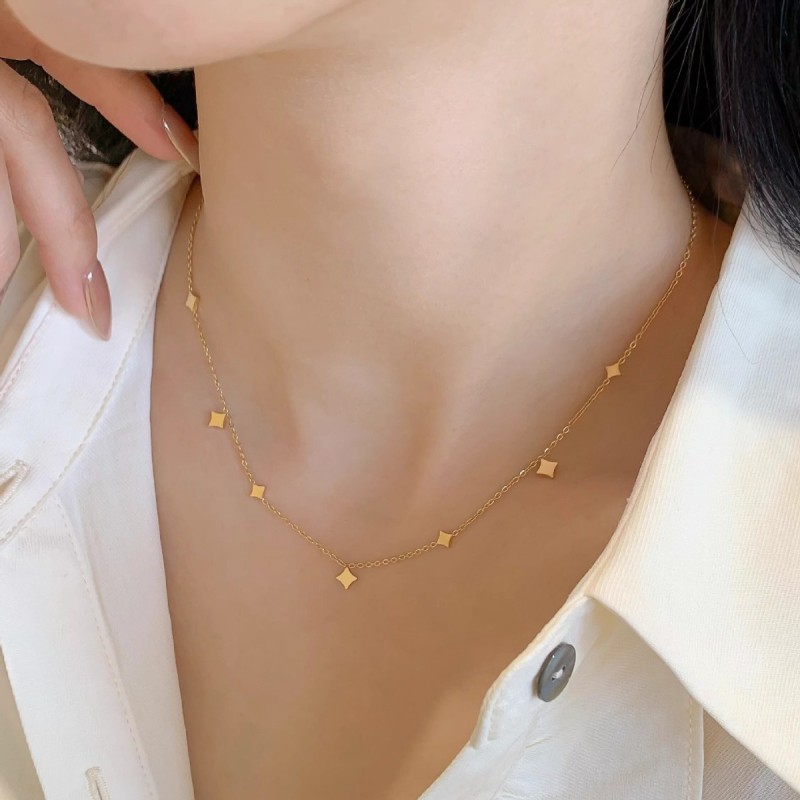 French Style Starry Light Luxury Sparkling Sequin Rhombus Titanium Steel Necklace for Women Fashionable Exquisite High-end Starry Collarbone Chain