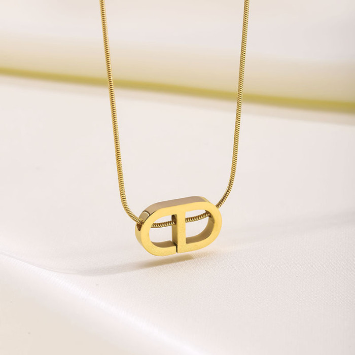 European and American Light Luxury Niche Design Letter Necklace Gold Pig Nose Titanium Steel Fashion Collarbone Chain Pendant Cross-Border Hot Item