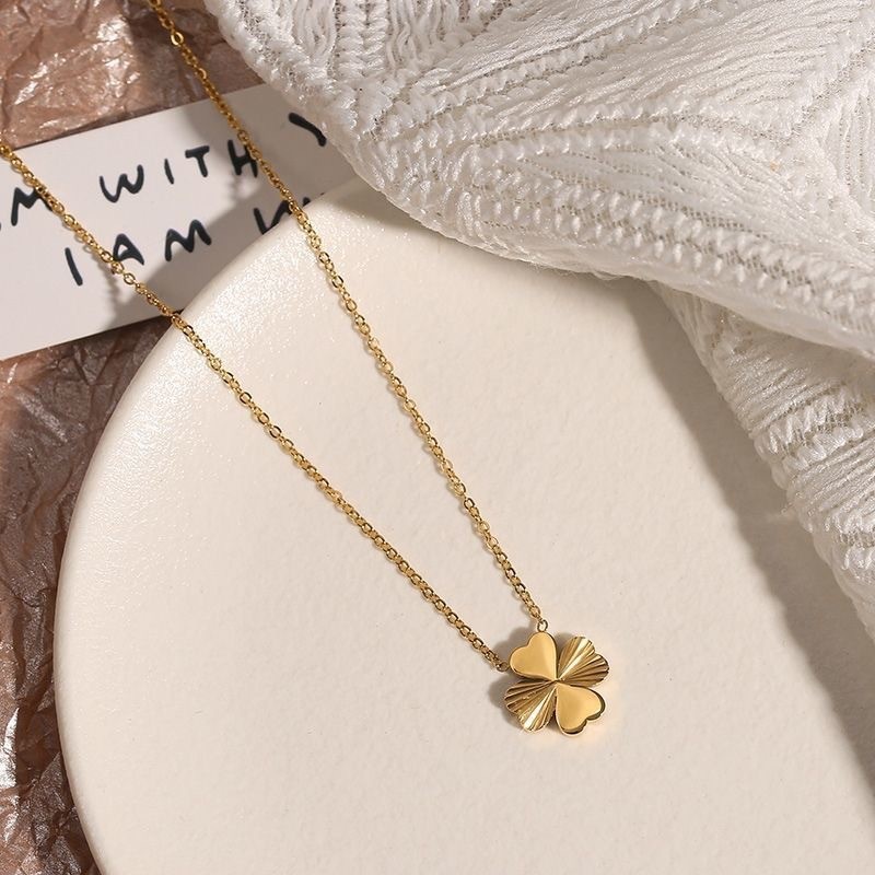 Four-leaf Clover Necklace 2024 New Hot-selling Women's Decorative 18k Gold Titanium Steel Clavicle Chain Women's High-end Accessories