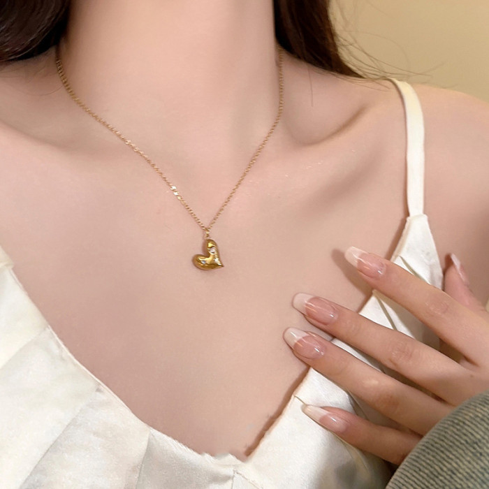 Colorful Zircon Heart Titanium Steel Non-Fading Necklace for Women, Light Luxury Niche Commuter Collarbone Chain, Versatile Elegant Neck Chain