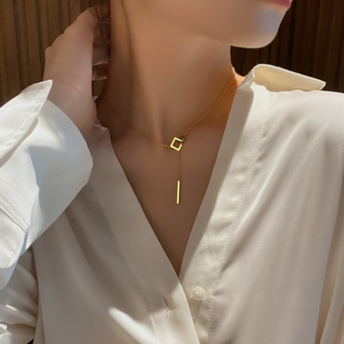Full Body Titanium Steel Interlocking Cube Tassel Necklace Collarbone Chain for Women Summer Design Sense Light Luxury Niche Neck Chain Minimalist Style