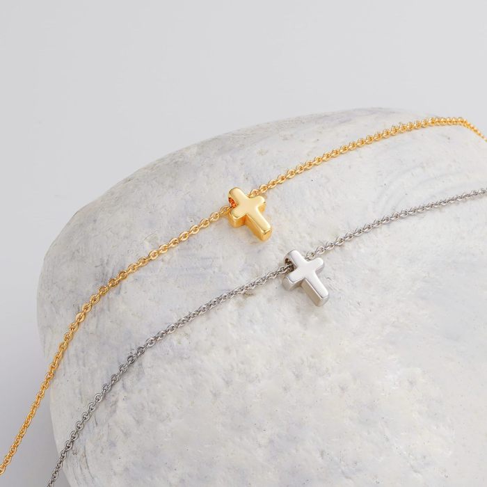 Stainless Steel Non-Fading Mini Cross Necklace 18K Gold Single Layer Simple Perforated Cross Pendant Necklace