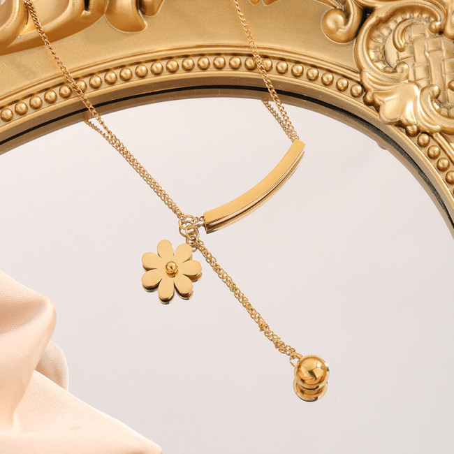 Small Daisy Necklace for Women, Titanium Steel, Non-Fading, Minimalist Style, Elegant Socialite Tassel, Exquisite Clavicle Chain, Student Best Friend Trend