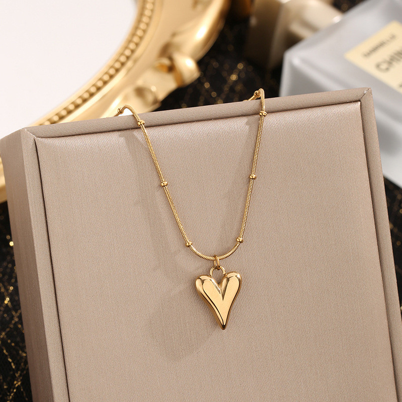 Titanium Steel Light Luxury Heart Necklace for Women, Ins Style, Elegant Internet Celebrity Simple Minimalist Clavicle Chain, Niche Design, Trendy for Best Friends