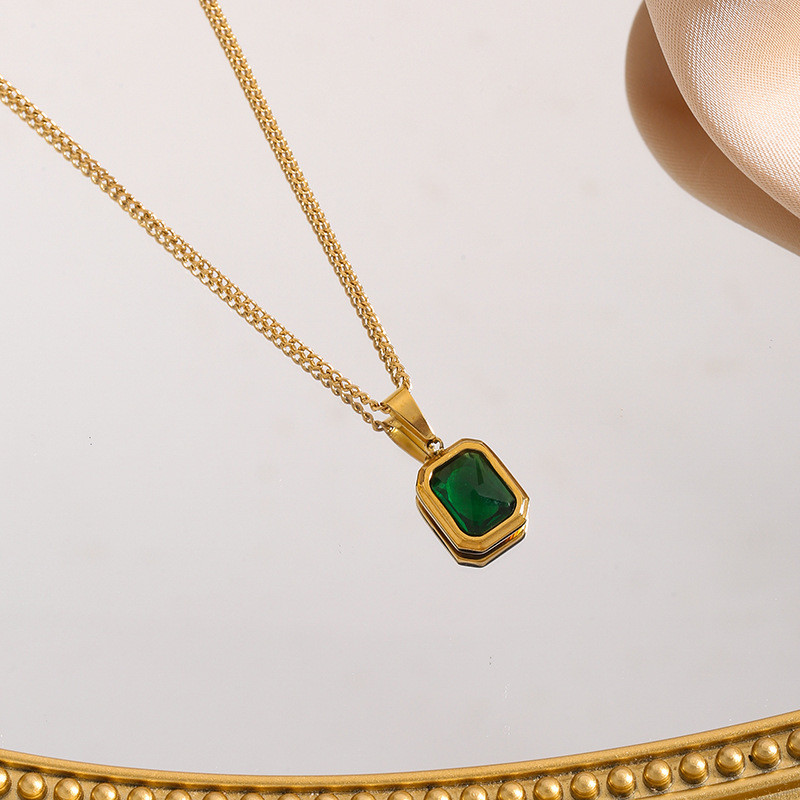 French Simplicity Emerald Pendant Necklace Female Summer Niche Design 18K Gold Light Luxury High-Grade Sense Clavicle Chain Jewelry