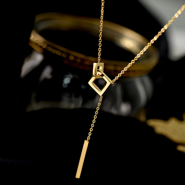 Full Body Titanium Steel Interlocking Cube Tassel Necklace Collarbone Chain for Women Summer Design Sense Light Luxury Niche Neck Chain Minimalist Style