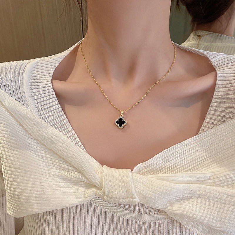 TikTok Hot-Selling Full Diamond Four-Leaf Clover Titanium Steel Necklace for Women Double-Sided Design Sense Collarbone Chain 18k Gold Neck Chain Wholesale for Women