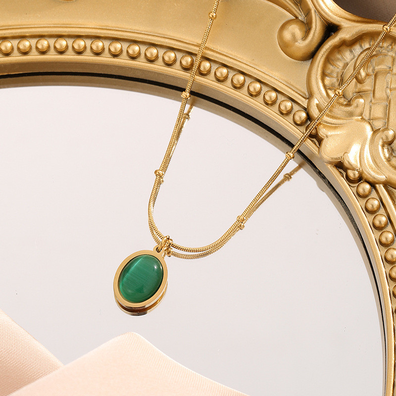 French Retro Style High-End Niche Versatile 18K Gold Collarbone Chain Cat's Eye Oval Pendant Titanium Steel Necklace for Women