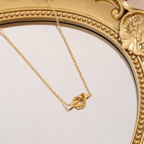 Niche Versatile Knot Heart Pendant Necklace for Women High-end Titanium Steel 18K Gold Plated Non-fading Collarbone Chain Jewelry