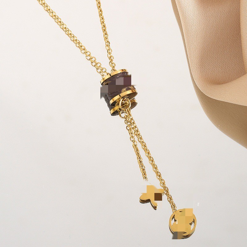 Leather Necklace for Women Four-Leaf Clover Pendant Titanium Steel Short Sweater Chain 2024 New Clavicle Chain Trendy Jewelry Elegant
