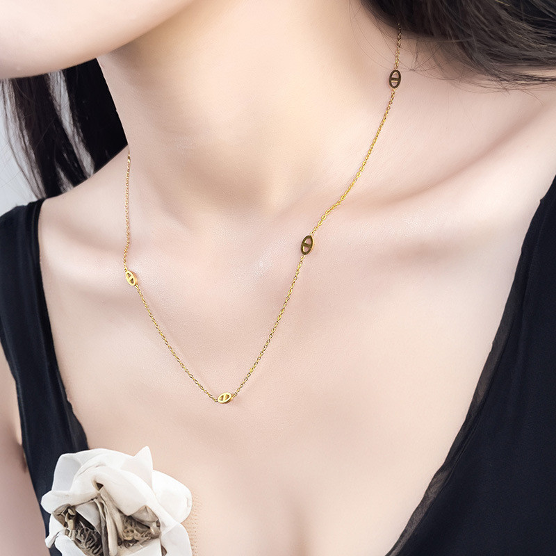 Light Luxury Minimalist Pig Nose Necklace Titanium Steel Niche Letter Clavicle Chain Trendy Personality Fashion Jewelry Short Neck Chain for Women