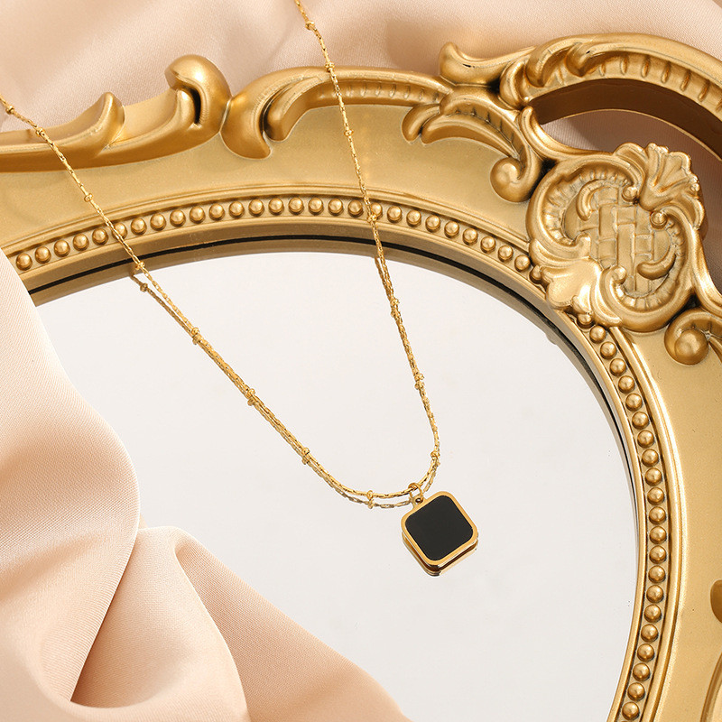 Black Dark Style Geometric Square Necklace for Women, Light Luxury Niche Design Clavicle Chain, 2024 New Minimalist Style