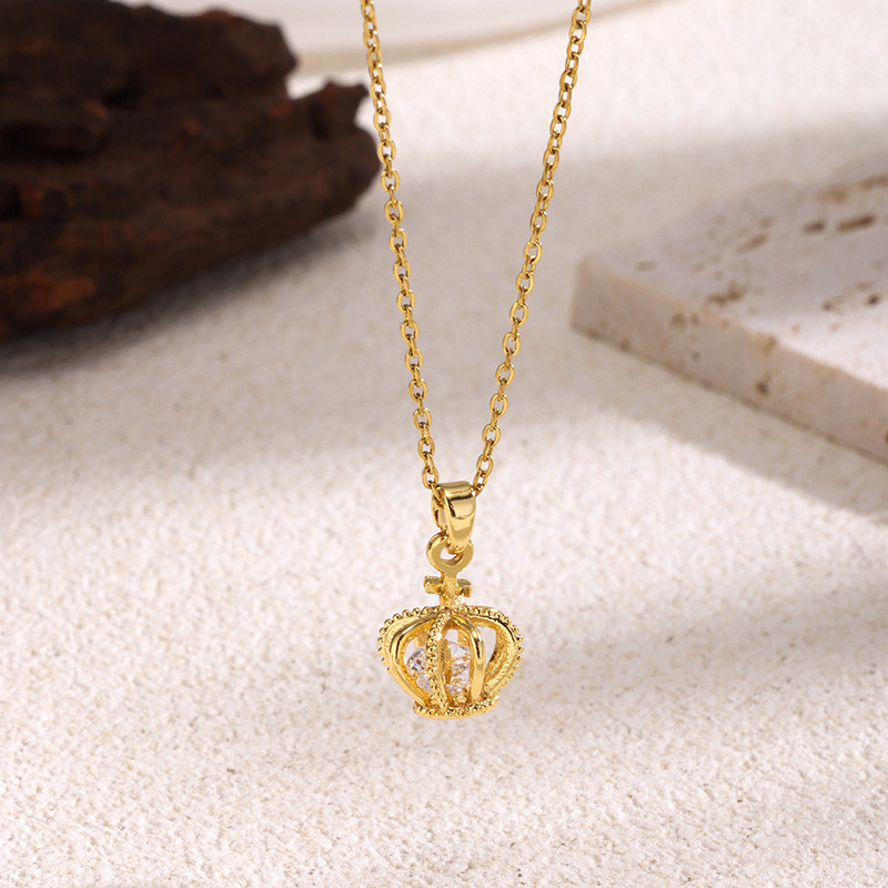 Korean Version Gold Luxury Diamond Necklace for Women Fashion Queen Crown Pendant Necklace Internet Celebrity High-end Collarbone Chain Wholesale