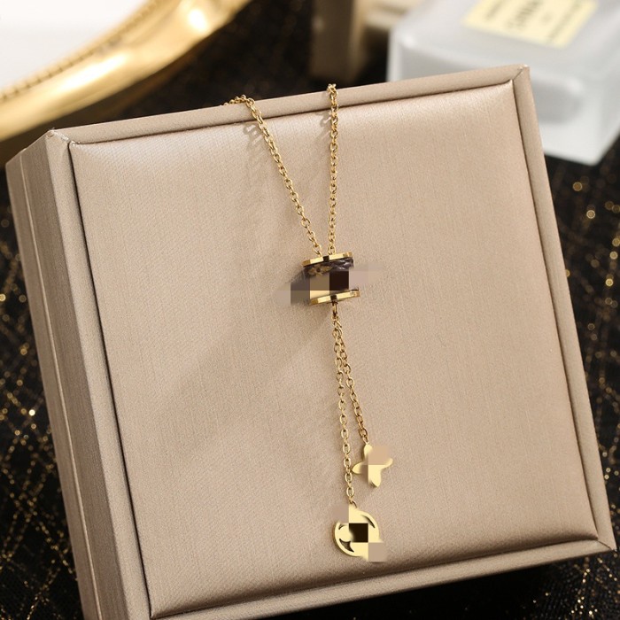 Leather Necklace for Women Four-Leaf Clover Pendant Titanium Steel Short Sweater Chain 2024 New Clavicle Chain Trendy Jewelry Elegant